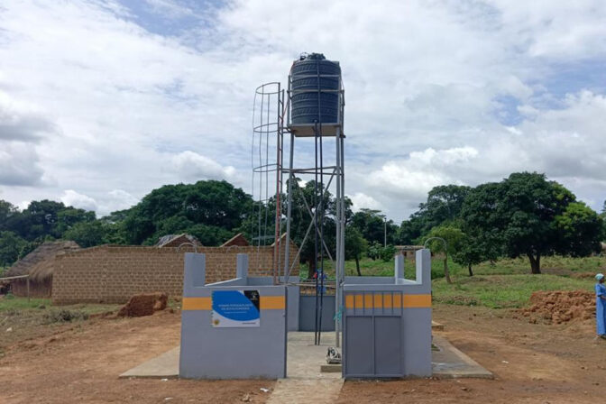 FONDATION SIFCA : Remise d’une pompe hydraulique de type HVA à KOULOUMIERA