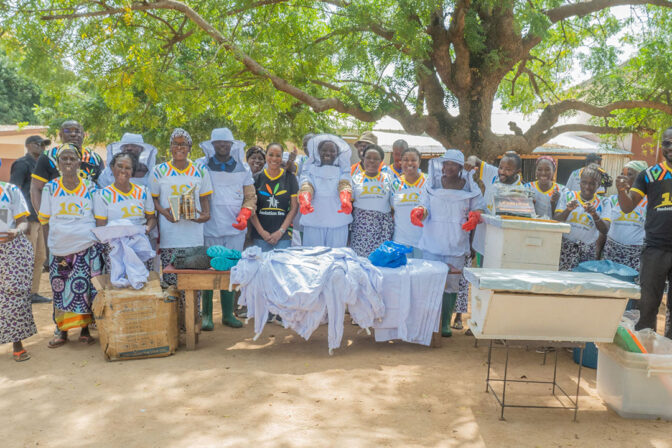 À Fronan, 20 nouveaux apiculteurs prêts à lancer une production de miel durable